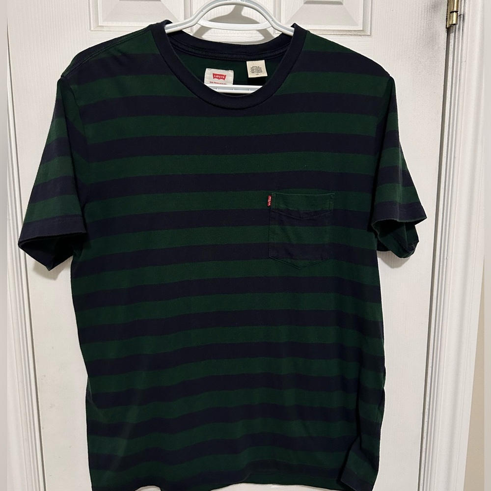 ‼️ Navy blue and green stripes Levi’s t shirt (included in BOGO 50% off)
